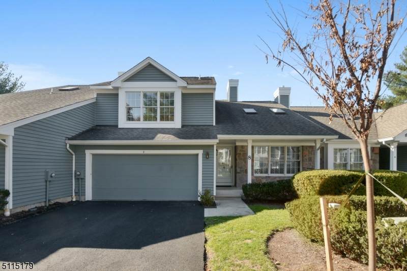 8 Timothy Ln - Photo 1