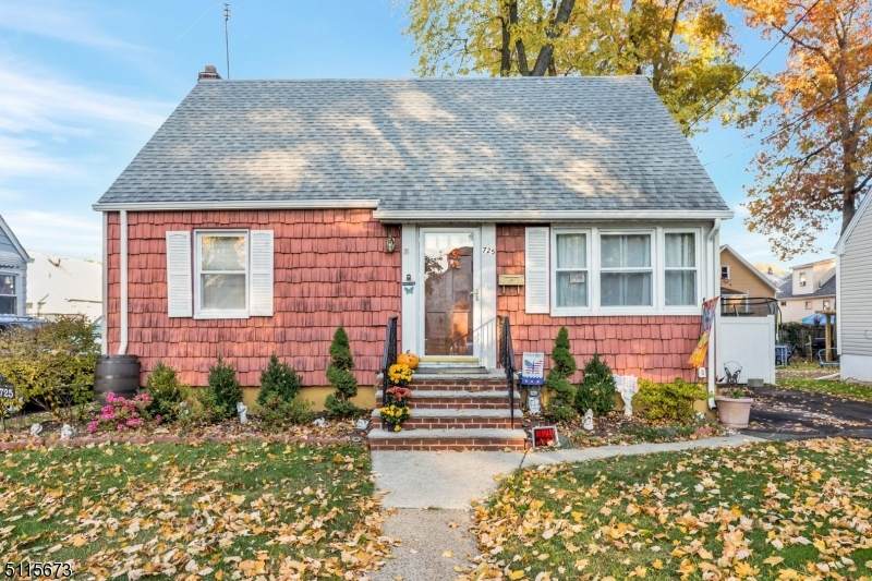 725 Harrison Ave - Photo 1