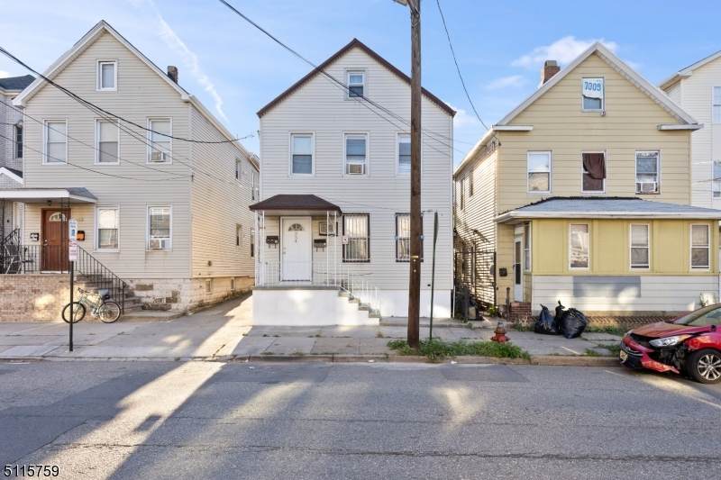 334 Pine St - Photo 1