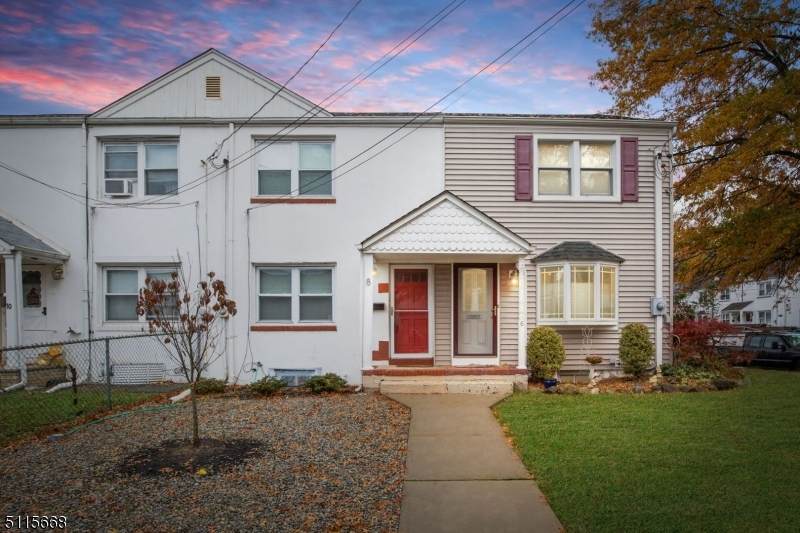 8 Roosevelt Ct - Photo 1