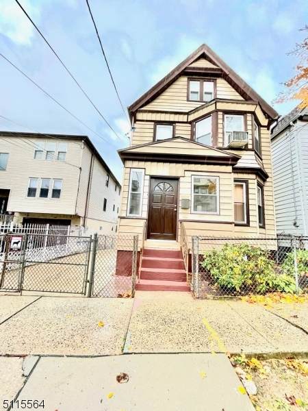 879 Clifton Ave - Photo 1