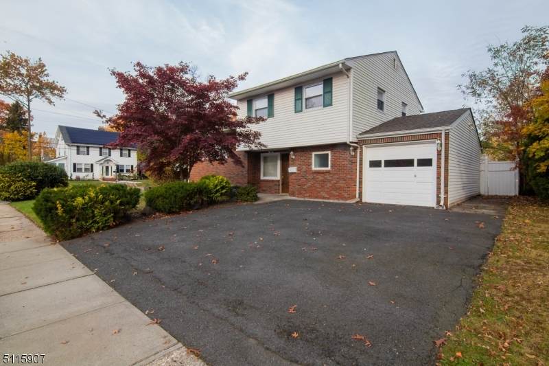 705 Pine St - Photo 1