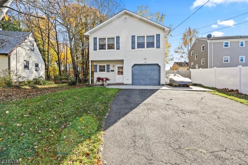 2135 Barnett St - Photo 1