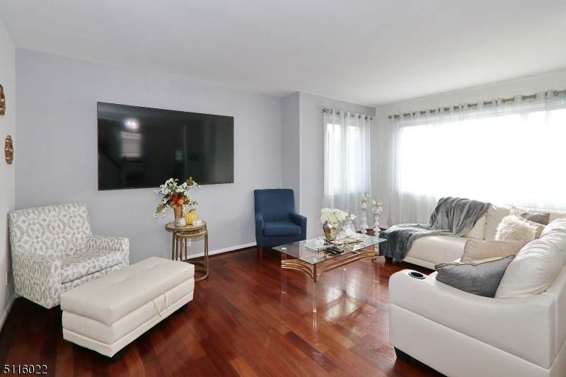 2728 Summit Ter - Photo 1