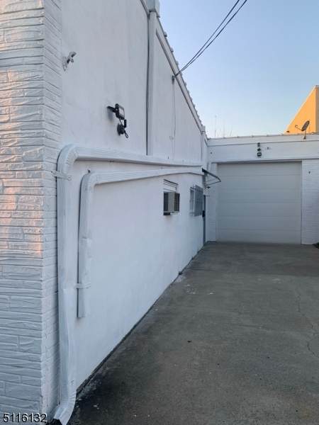 754 Lexington Ave - Photo 1