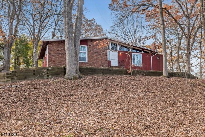 711 Indian Rd - Photo 1