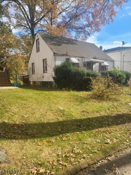 919 Oak St - Photo 1
