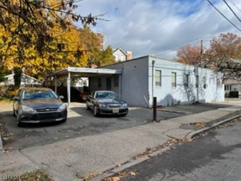 389 Sandford Ave - Photo 1