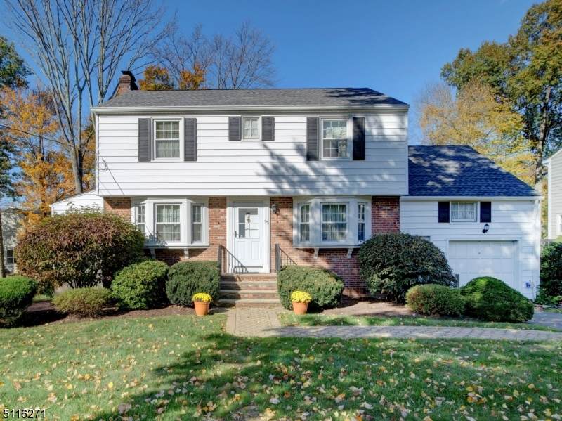 95 Van Doren Ave - Photo 1