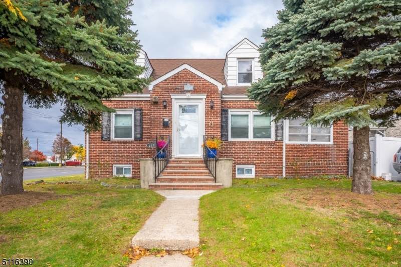 424 W 12Th St - Photo 1