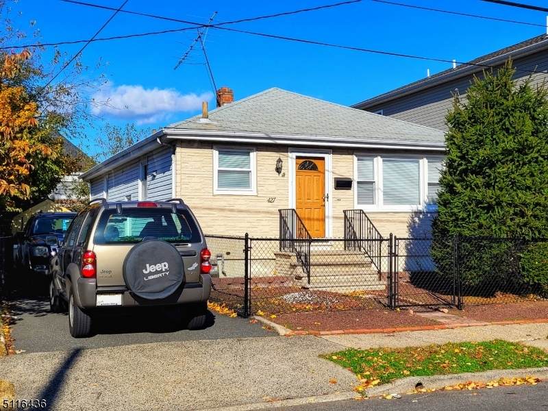 427 Niles St - Photo 1