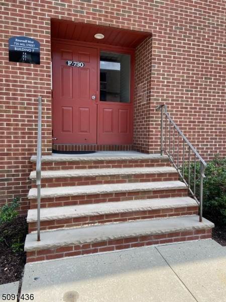 730 Mill St - Photo 1
