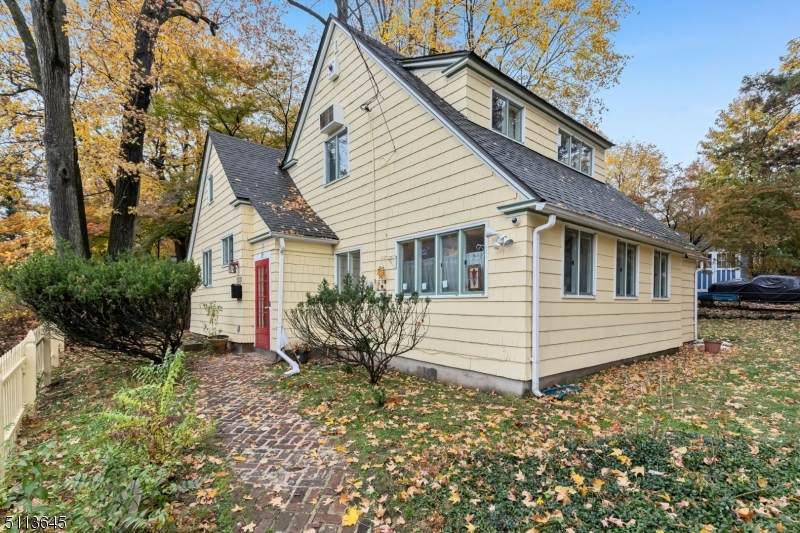 1018 Park Lane - Photo 1