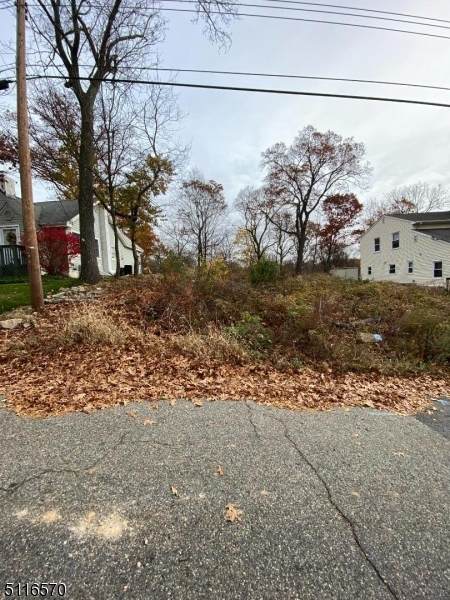 10 Iowa Ave - Photo 1