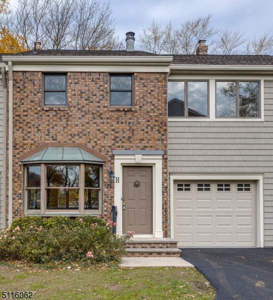 28 Morris Ave - Photo 1