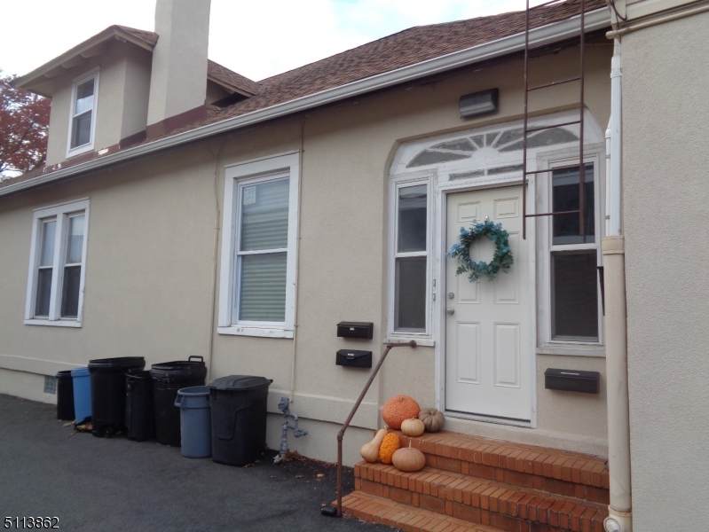 464 Chestnut St Apt 2R - Photo 1