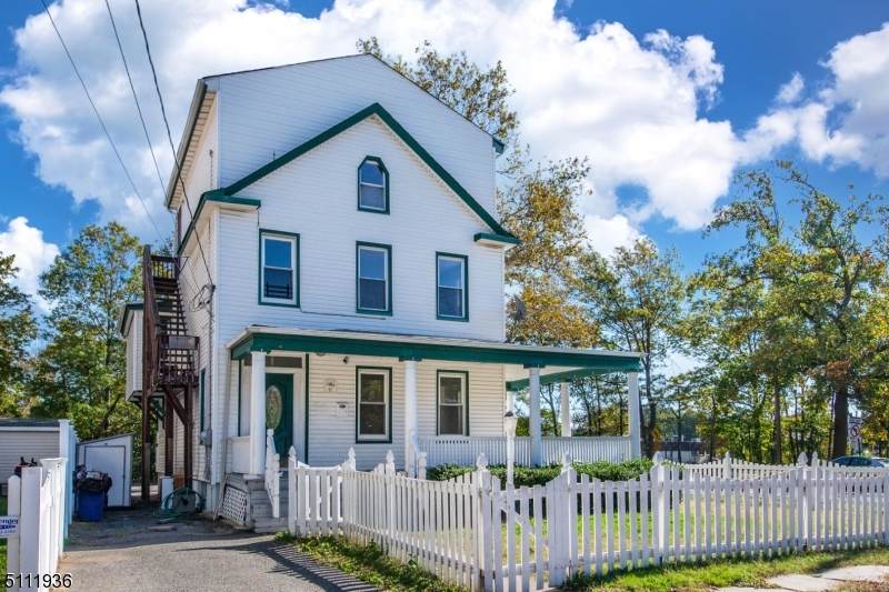 47 Spruce St - Photo 1