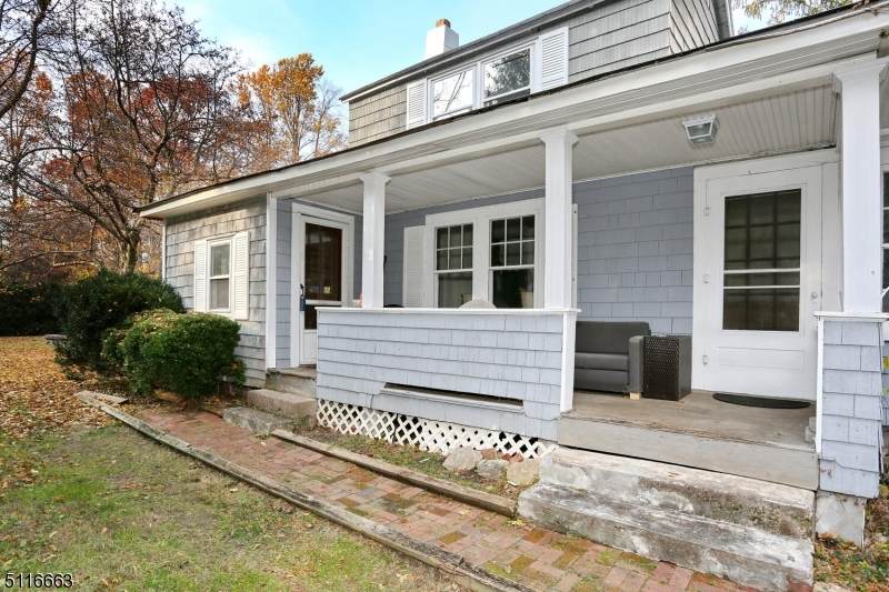 18 Peterson Pl - Photo 1