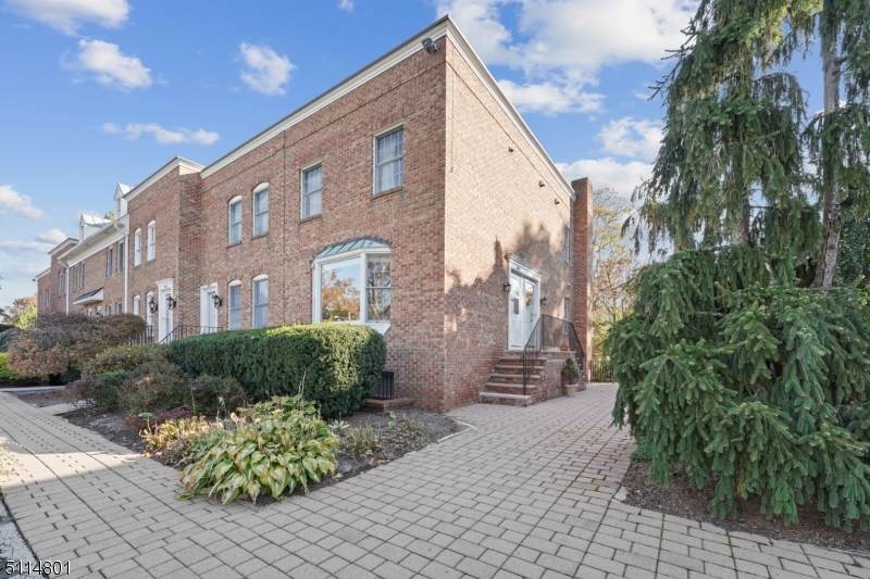 30 Elm St Unit 30 I - Photo 1