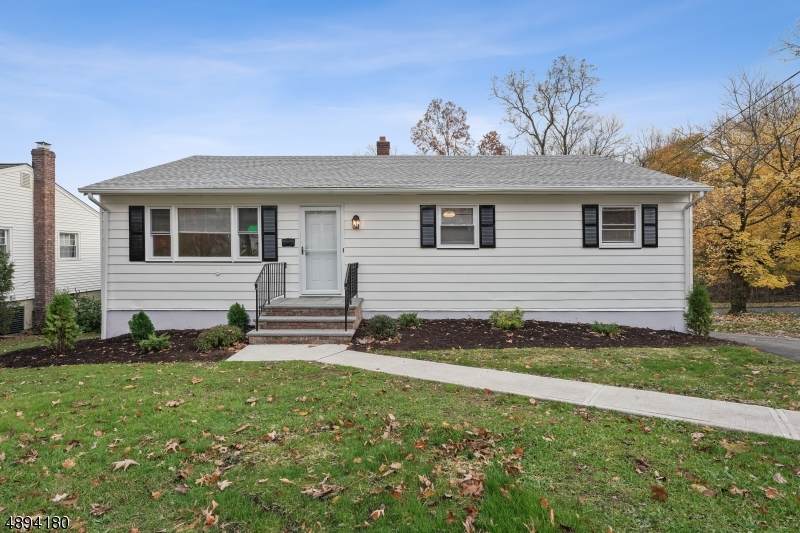 70 Morris Ave - Photo 1
