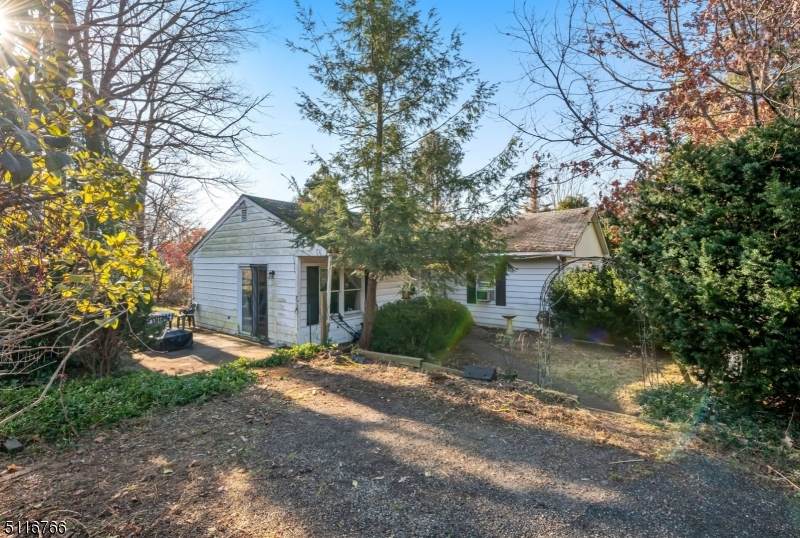 728 Warwick Tpke - Photo 1