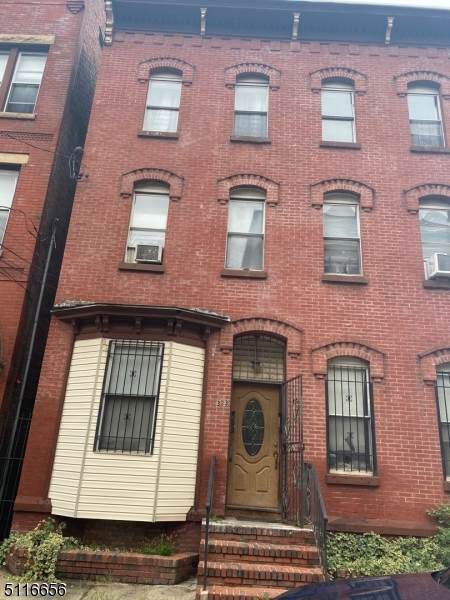 33 Burnet St - Photo 1