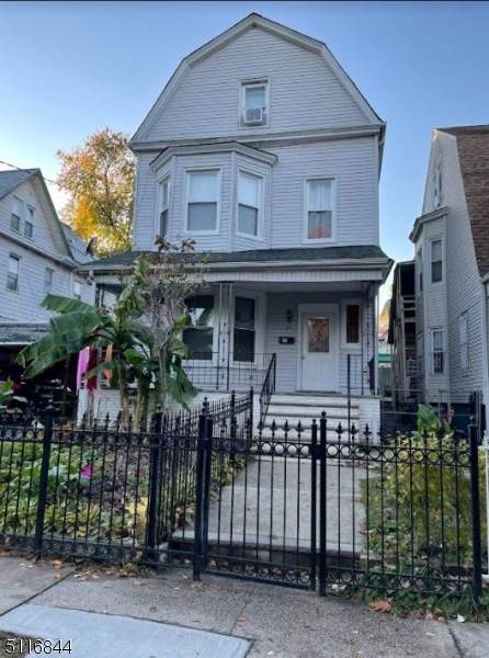 712 Clifton Ave - Photo 1