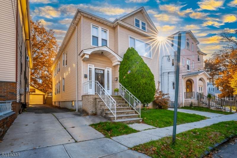 812 Vine St - Photo 1
