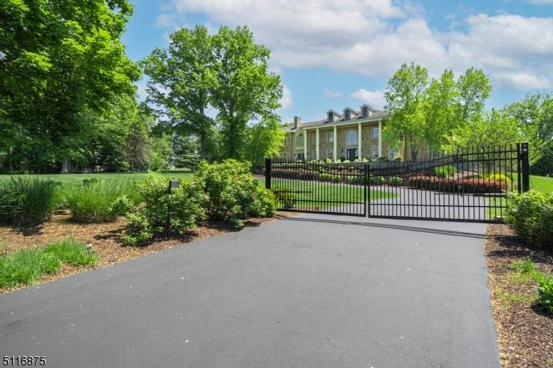235 Lees Hill Rd - Photo 1