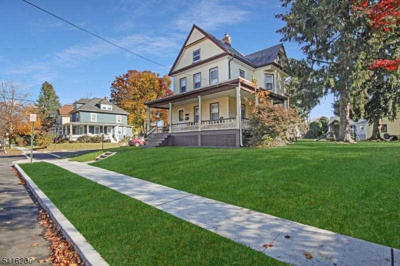 72 Grandview Ave - Photo 1