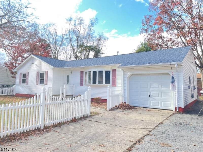 328 Mizzen Ave - Photo 1