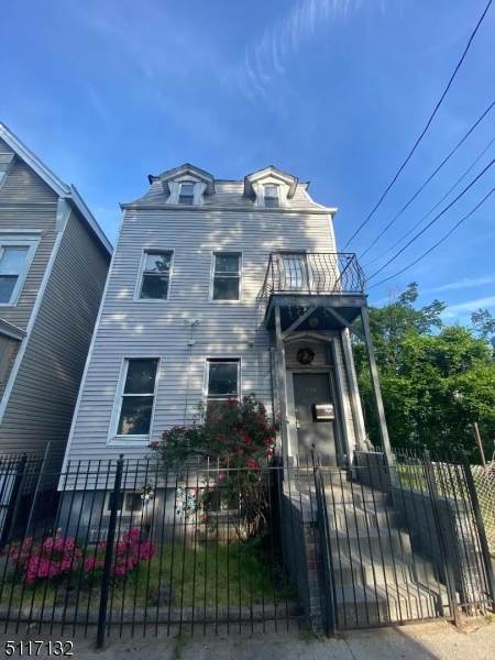 114 Littleton Ave - Photo 1