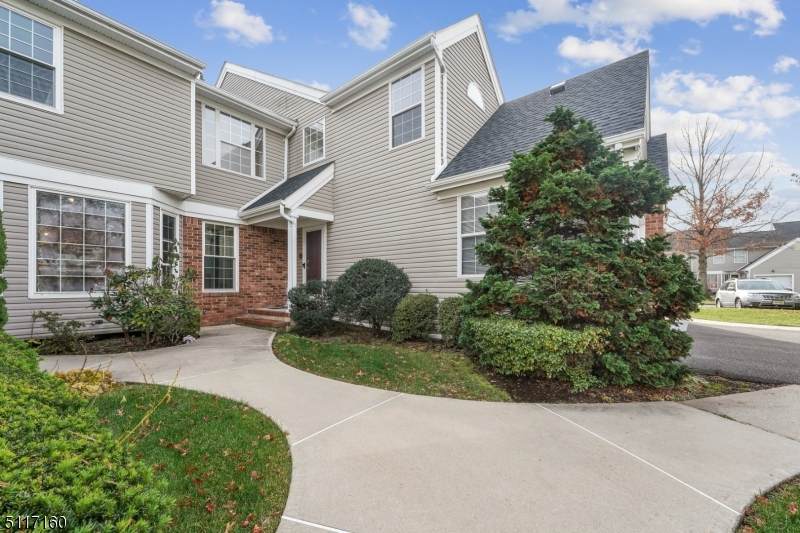 241 Laurel Ct - Photo 1