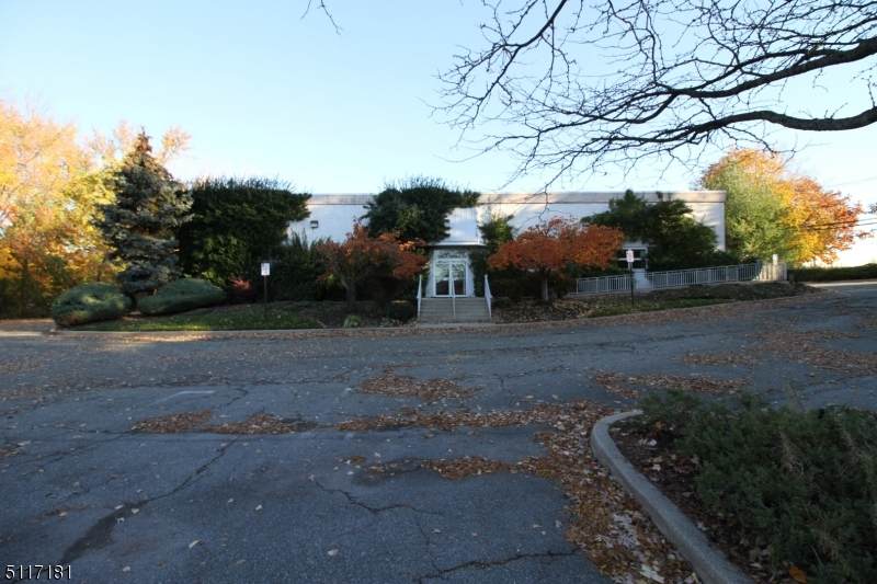615 Winters Ave - Photo 1