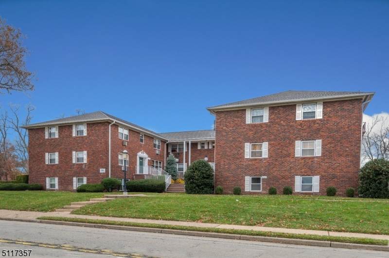 191 N Beverwyck - Photo 1