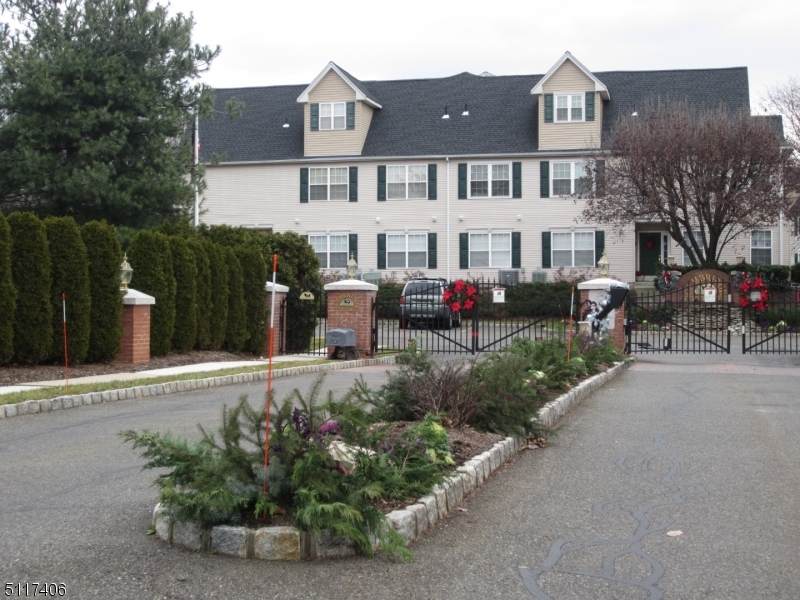 211 Cambridge Ct - Photo 1