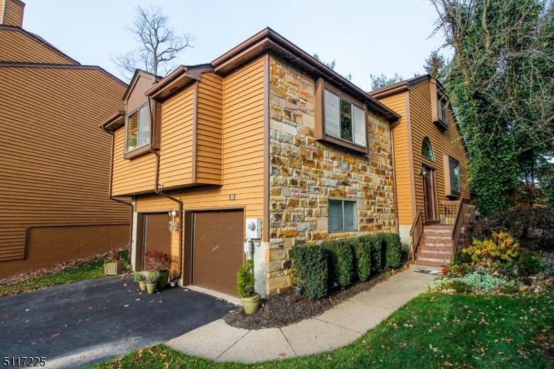 33 Independence Way - Photo 1