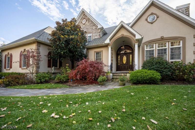 115 Armstrong Dr - Photo 1