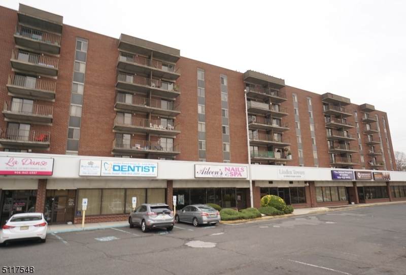 10 N Wood Ave - Photo 1