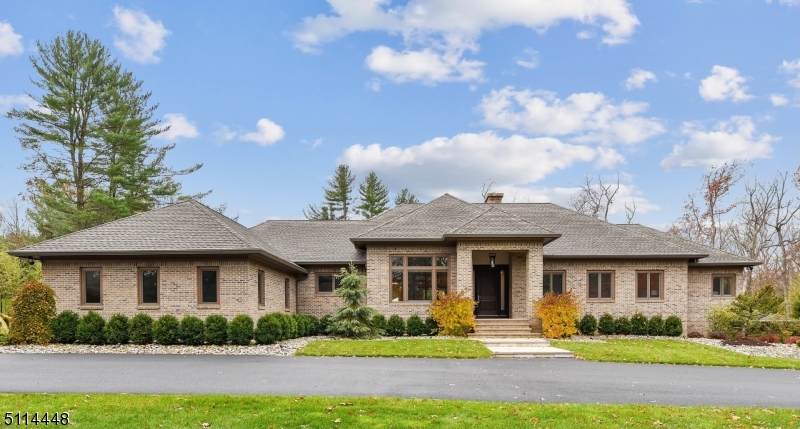8 Knollwood Trail East - Photo 1