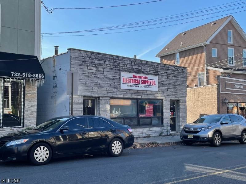 520 Morris Ave - Photo 1