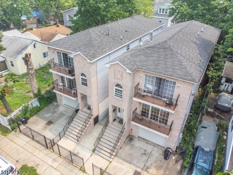 284 Aldine St - Photo 1