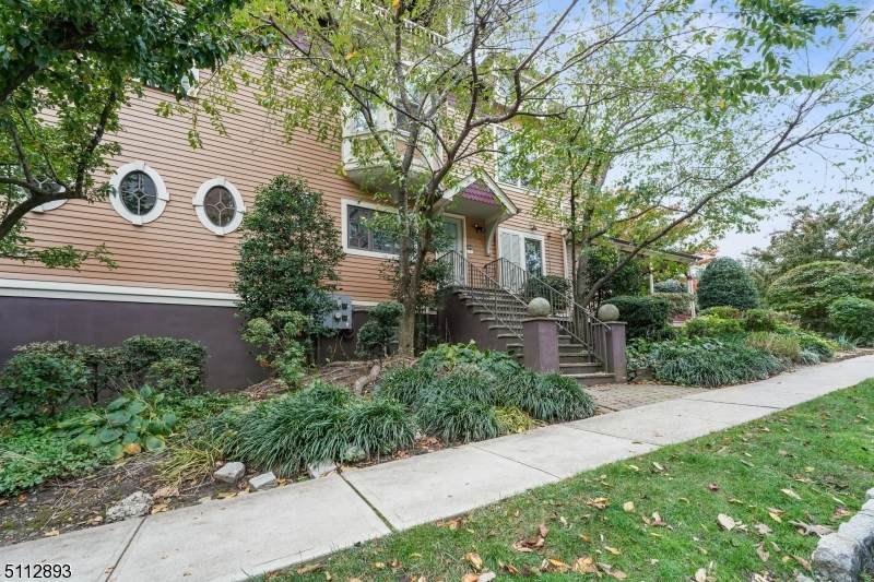 55 S Fullerton Ave - Photo 1