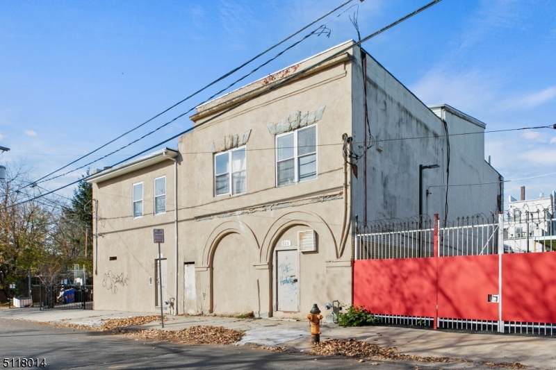 131 Brunswick St - Photo 1