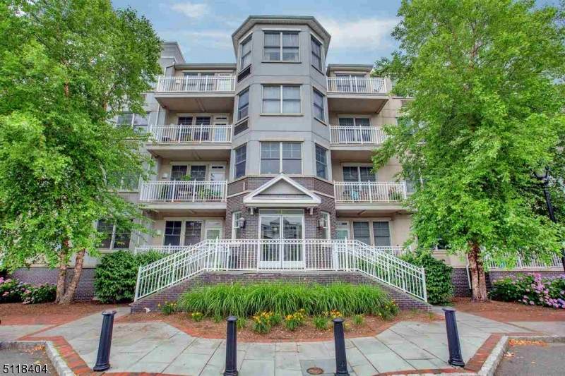 15 Freedomway - Photo 1