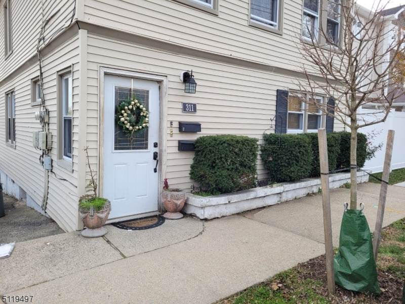 311 7Th St - Photo 1