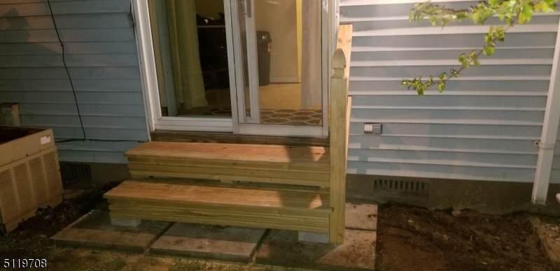 639 Nassau - Photo 1