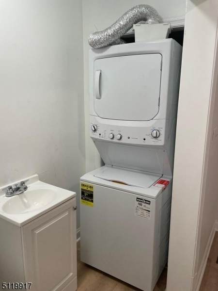 73 Wolcott Ter - Photo 1