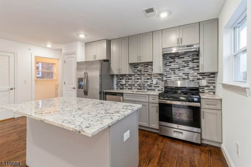 317 14Th Ave, 2nd Floor - Photo 1