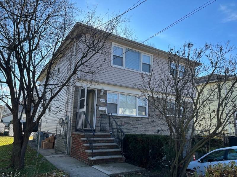 1063 Brighton St - Photo 1